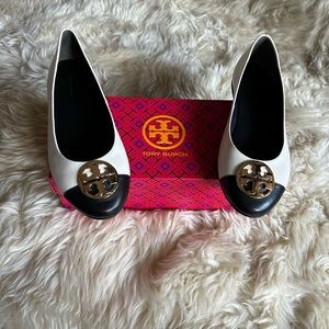 New in box Tory Burch Chelsea cap-toe ballet flats shoes leather size 8!